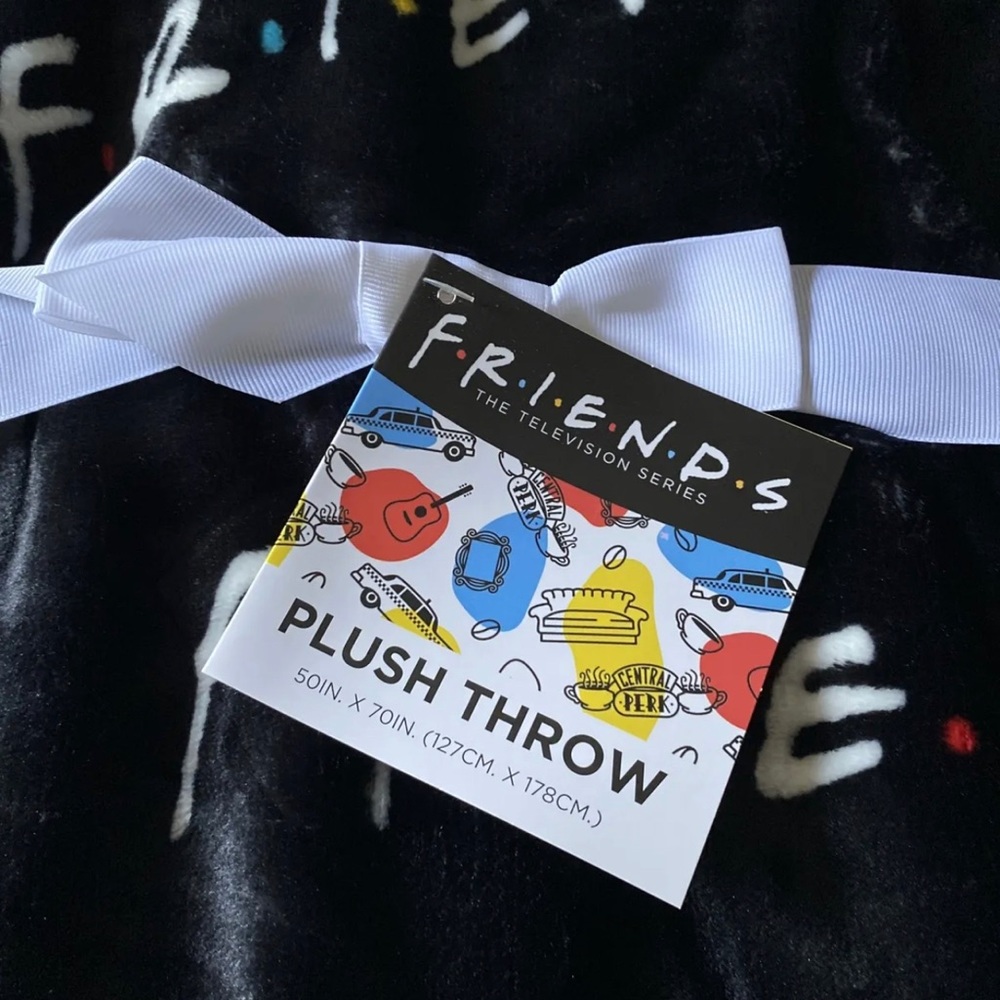 “FRIENDS’S” PLUSH THROW